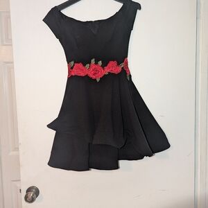 B. Darlinblack dress with red roses on waistlinesize 5/6